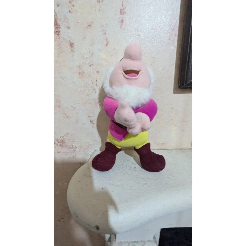 Disney Snow White Seven Dwarfs Happy Plush 12 Inch Stuffed Toy‎ Pink Yellow Hat